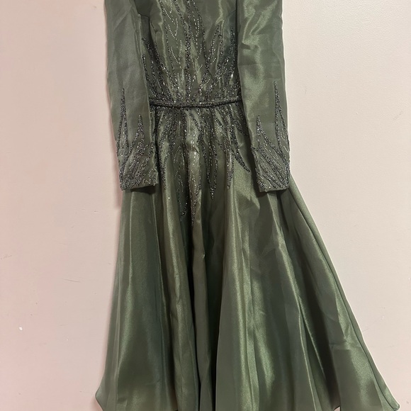 big beads designs and like an dark kind of army green - Picture 3 of 5